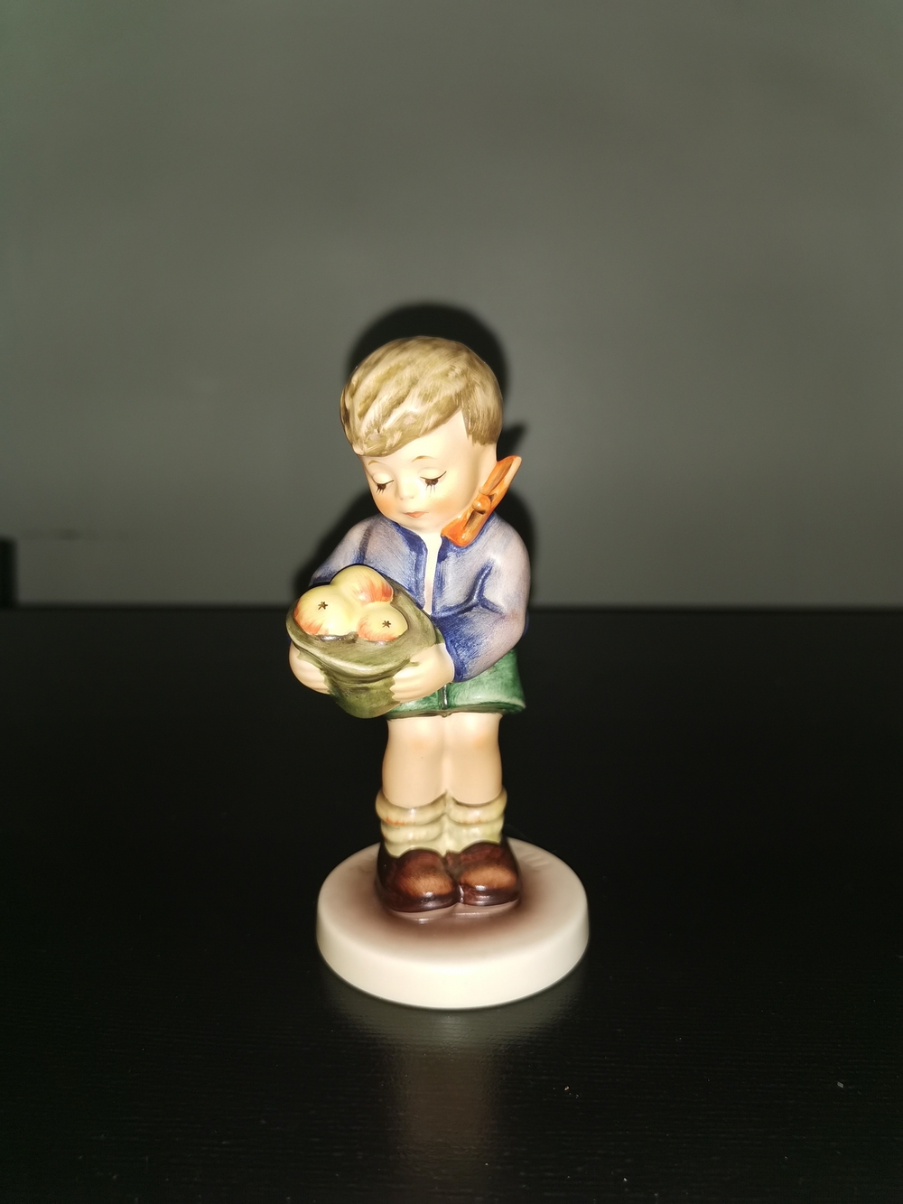 Geobel M.I. Hummel Figurine #485 A Gift From A Friend - Little Boy With Apples